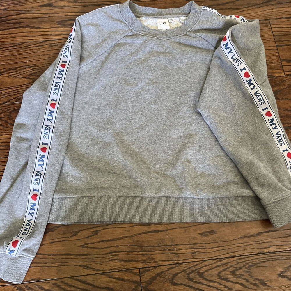 Vans Sweatshirt Women's Med Gray Crew Neck "I Love My Vans" Cropped Sweatshirt